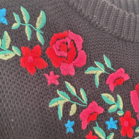 H&M Divided Embroidered Sweater - Picture 5 of 16